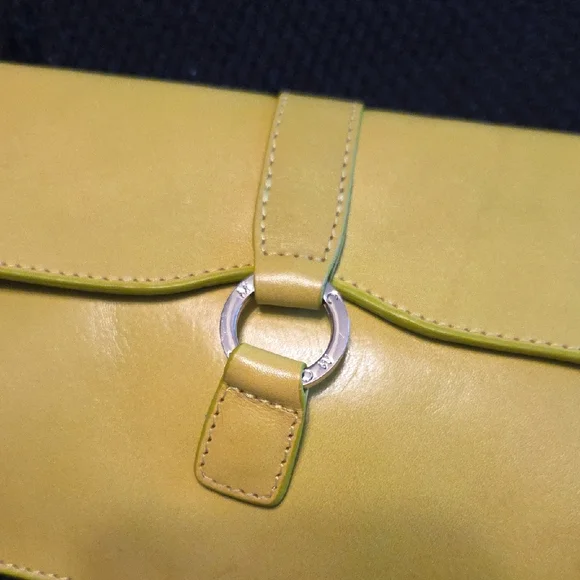 Monsac NWOT Vibrant Yellowish Green Leather Wristlet w/COA & Dust Bag - Picture 2 of 9